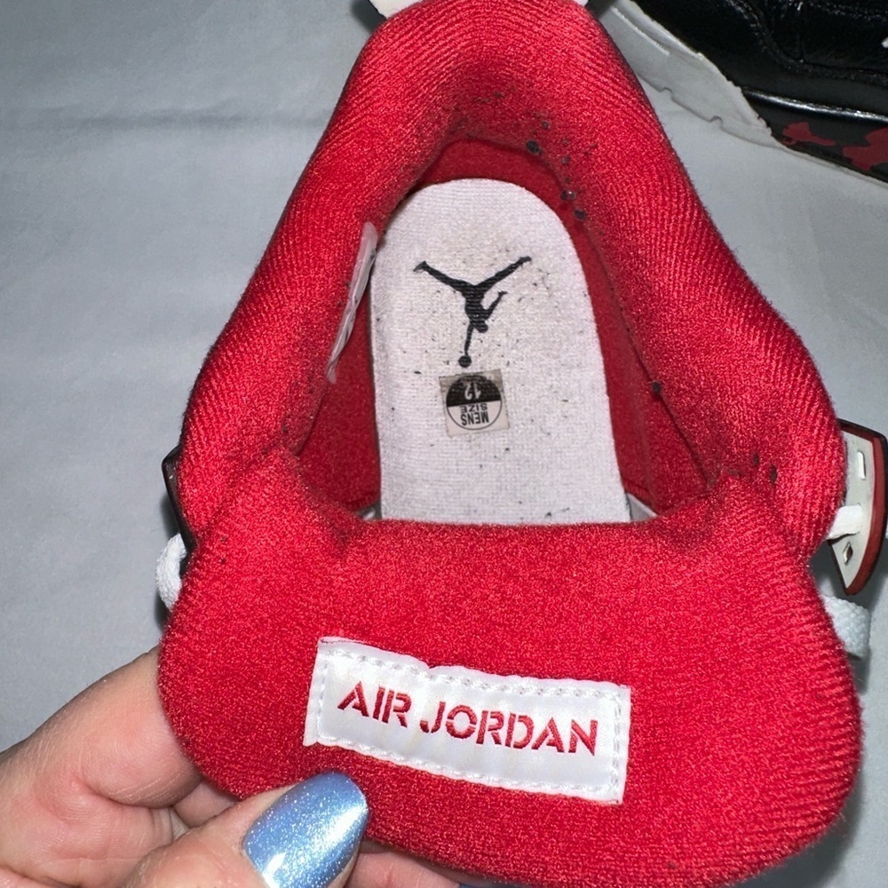 AIR JORDAN COSTUME PAINTED SNEAKERS - Picture 6 of 8